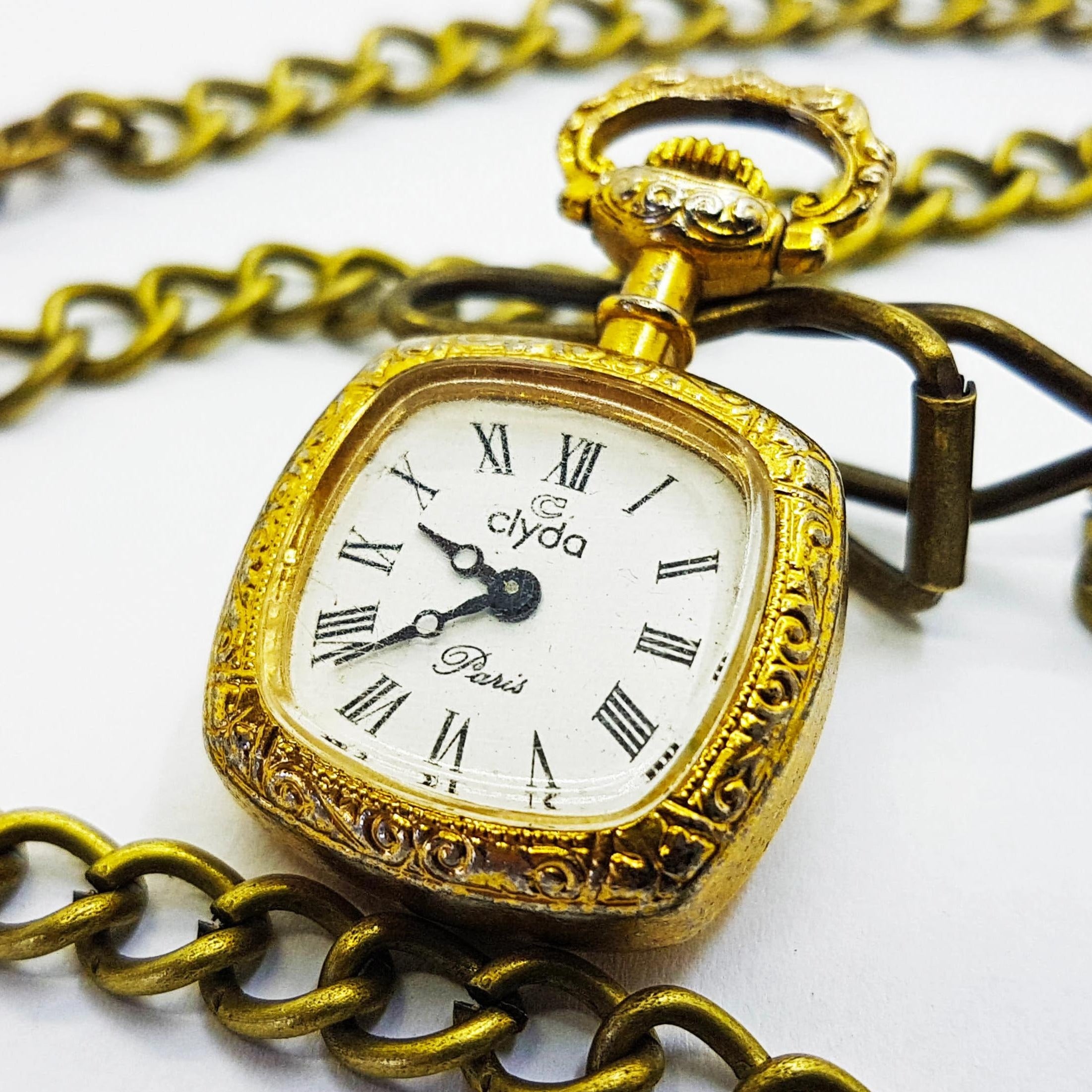 20180502_170328.jpg Tiny French Clyda Pocket Watch | 90s Clyda Paris Pocket Watch Medallion - Image 1