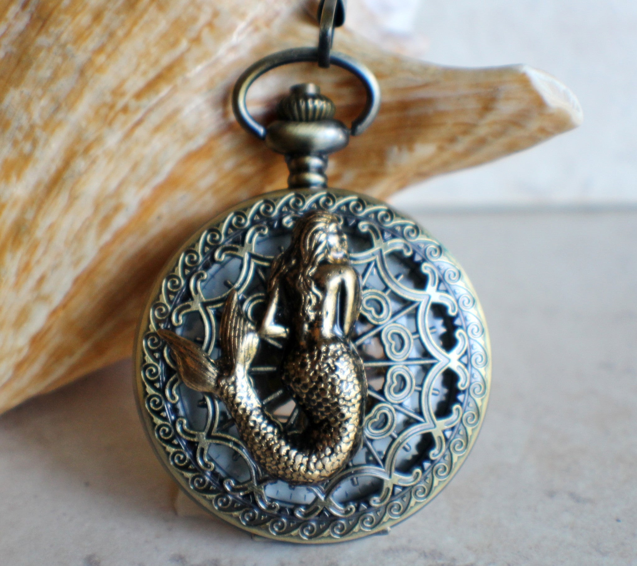 IMG_0346.jpg Mermaid pocket watch, men's mechanical pocket watch with mermaid mounted on front cover. - Image 1