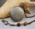 Skull and Crossbones Battery Operated Pocket Watch - Image 3